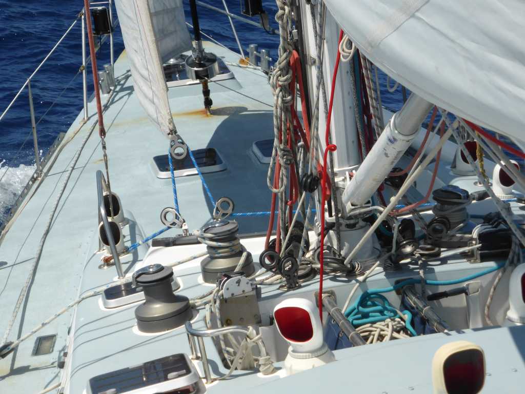 Ropes around the mast
